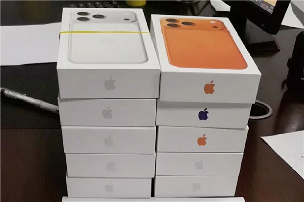 男子买5部iPhone不问价店长直接报警：称集齐10部即可迈入婚姻殿堂