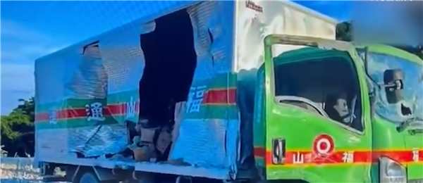 日本购物中心震后爆炸瞬间画面曝光:白烟喷涌 碎片击穿卡车