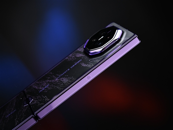 史上最完美的三折叠！华为Mate XT 2非凡大师上手