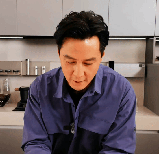 51岁吴彦祖：我又创业了 首款亲自设计产品曝光